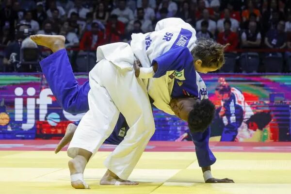 Mondiaux de judo la revenante Audrey Tcheuméo se pare d argent