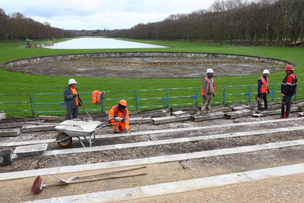 Au château de Versailles de l or de la terre et des tractopelles pour