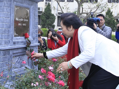 La Faculté de médecine de Hanoi inaugure la statue dAlexandre Yersin