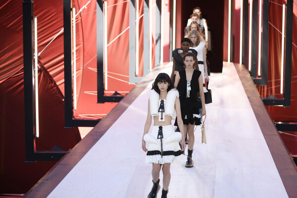 Rosalia enflamme le défilé Louis Vuitton homme à Paris