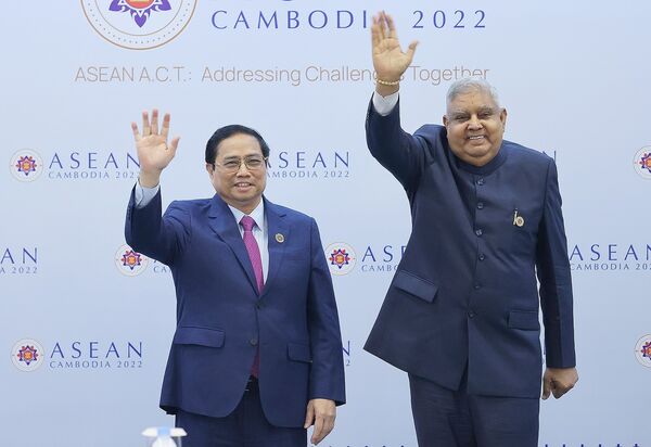 Prime Minister Pham Minh Chinh meets Indian Vice President Jagdeep Dhankhar