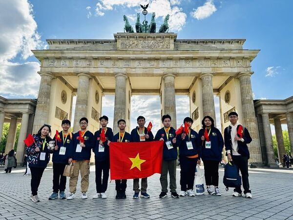 Olympiades internationales junior des sciences : des élèves de Hanoï  remportent six médailles