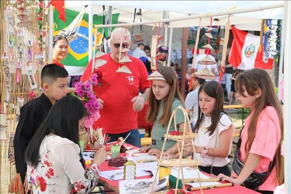 Il Vietnam partecipa al festival etnico annuale in Italia