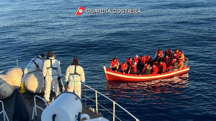 Quasi 600 migranti sono arrivati ​​sull’isola italiana di Lampedusa