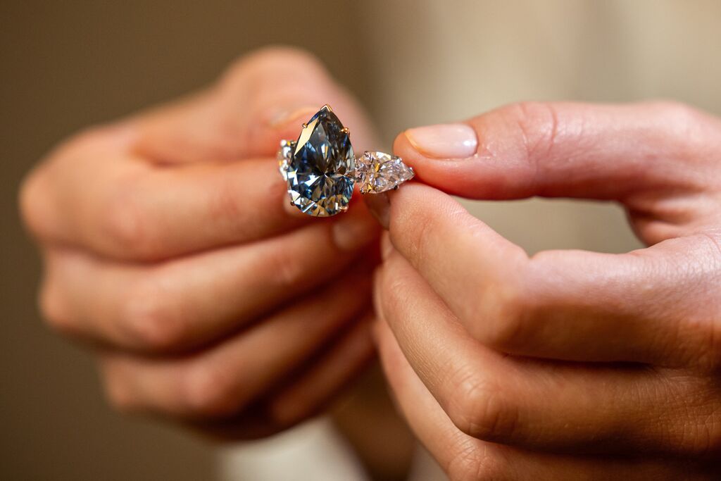 Le Bleu Royal, meilleur diamant de sa catégorie, adjugé à près