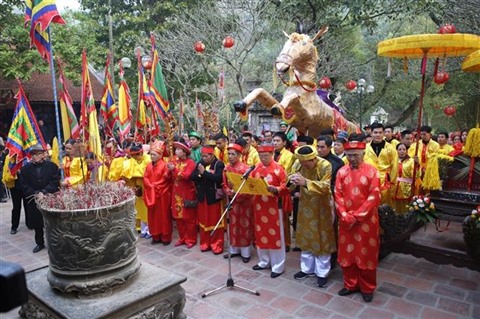 Ouverture de la fête du génie Giong au temple de Phù Dông