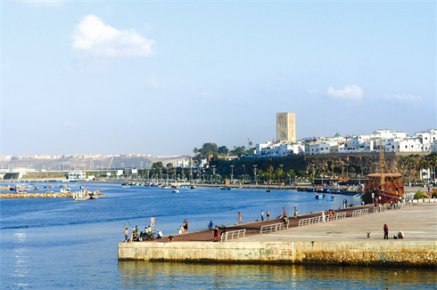 Le fleuve Bouregreg divise la capitale Rabat en deux : Rabat-Ville et Salé-Ville. Photo : Nguyên Dat/CVN