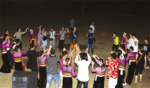 La danse xoè, une attraction de la culture thaï.    
