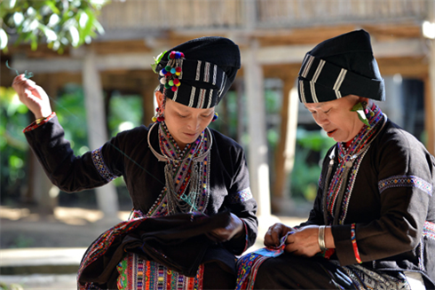 Les costumes traditionnels des Lu, uniques, entièrement faits à la main par les femmes. Photo : Thanh Hà/VNA/CVN