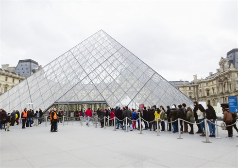Le musée du Louvre accueille chaque année des millions de touristes