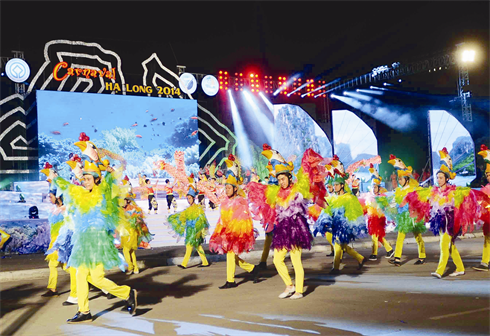 Cette édition du Carnaval de Ha Long comprend le plus grand nombre de participants recensés à ce jour avec près de 4.000 personnes.    