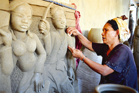 Les céramiques de Bàu Truc portent la beauté de la terre, et l’habileté des femmes Cham.