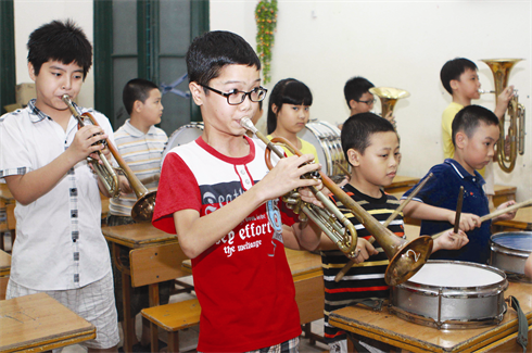 Un cours de musique de l’Union des enfants pionniers de Hô Chi Minh.