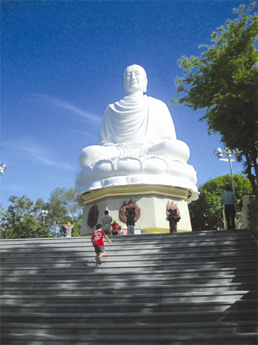 Le Grand Bouddha de la pagode Long Son.