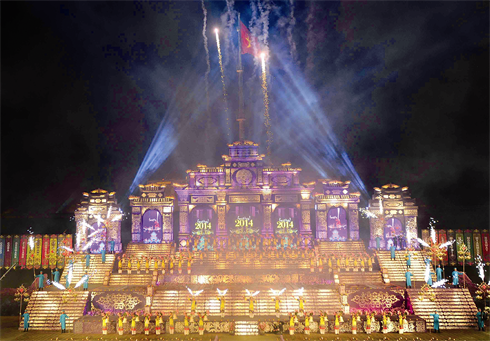 Ouverture du Festival de Huê 2014 : une splendide soirée culturelle.    