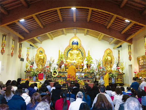À l’occasion du Nouvel An lunaire, de nombreux Viêt kiêu vont à la pagode pour s’attirer les bonnes grâces du Ciel au cours de l’année qui débute.