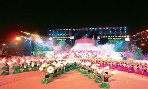 Cérémonie d’ouverture de la Semaine culturelle et touristique de Lâm Dông 2013.
