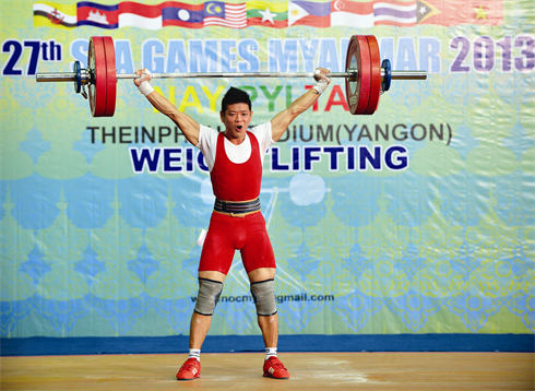 Thach Kim Tuân a soulevé au total 285 kg à l’arraché et à l’épaulé-jeté, battant successivement deux records de ces Jeux pour décrocher l’or.