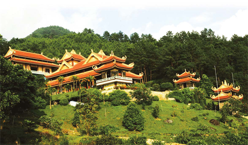 Le monastère zen Truc Lâm Tây Thiên tire son nom de la montagne Tây Thiên où il a été construit. 