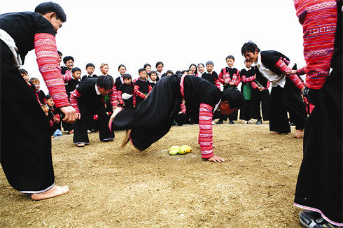 Le printemps, le temps des jeux traditionnels des H’Mông. 