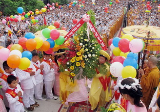 L Anniversaire De Bouddha Organiseacute Dans Plusieurs Localiteacute S Le Courrier Du Vietnam
