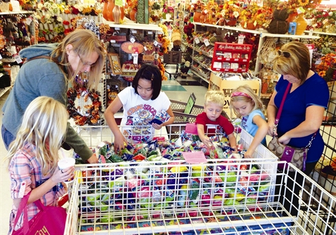 Les bracelets élastiques Rainbow Loom font un tabac en France