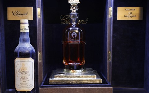 Une bouteille de whisky vendue pour plus d'un million de dollars