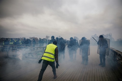 France 50000 Gilets Jaunes Mobilisés Dans La Rue Heurts