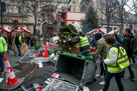 France 50000 Gilets Jaunes Mobilisés Dans La Rue Heurts