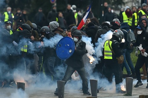 France 50000 Gilets Jaunes Mobilisés Dans La Rue Heurts