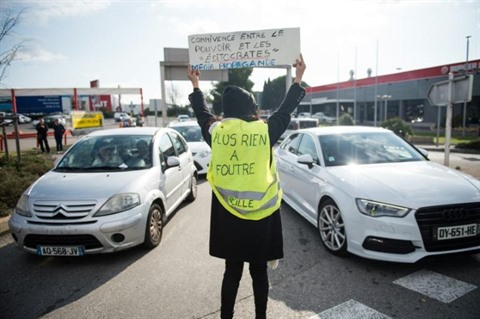 Un An De Gilets Jaunes Deuxième Journée De Manifestations