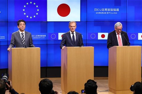 L'UE Et Le Japon Saluent L'accord Commercial Bilatéral Lors De Leur Sommet