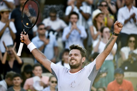 Roland Garros Wawrinka Rejoint Federer En Quarts Apres 5 Heures De Combat Contre Tsitsipas Le Courrier Du Vietnam