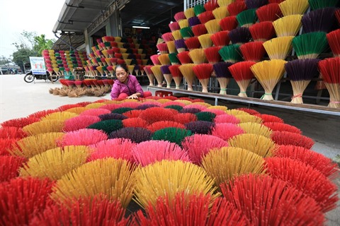 Au royaume coloré des bâtonnets d'encens de Thuy Xuân