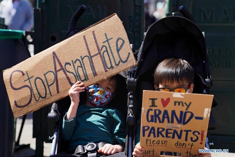 New York: demonstration against violence and racism targeting the Asian community