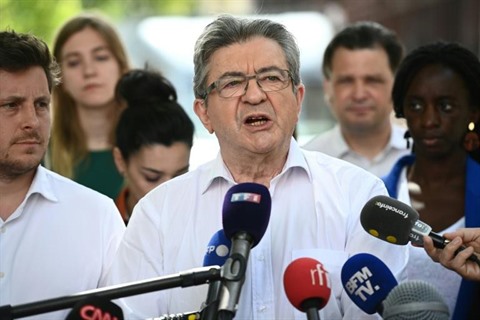 Macron pleads for unity, Mélenchon warns against