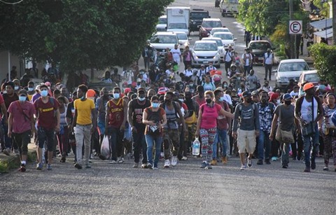 Una nueva caravana de migrantes parte de México rumbo a Estados Unidos