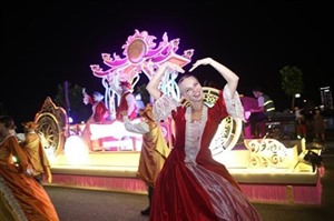 Le carnaval de rue Sun Fest lance un été animé dans la ville de Dà Nang