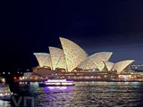 L’Opéra de Sydney scintille dans les lumières du Festival Vivid Sydney 2022, tenu du 27 mai au 18 juin en Australie. Photo : VNA/CVN